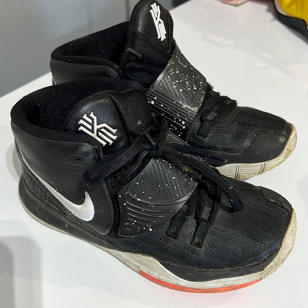 Boys Nike kyrie Irving
